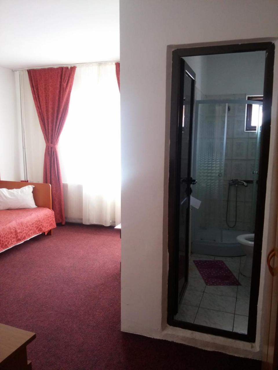 Riviera Valceana Bed & Breakfast Râmnicu Vâlcea Dış mekan fotoğraf
