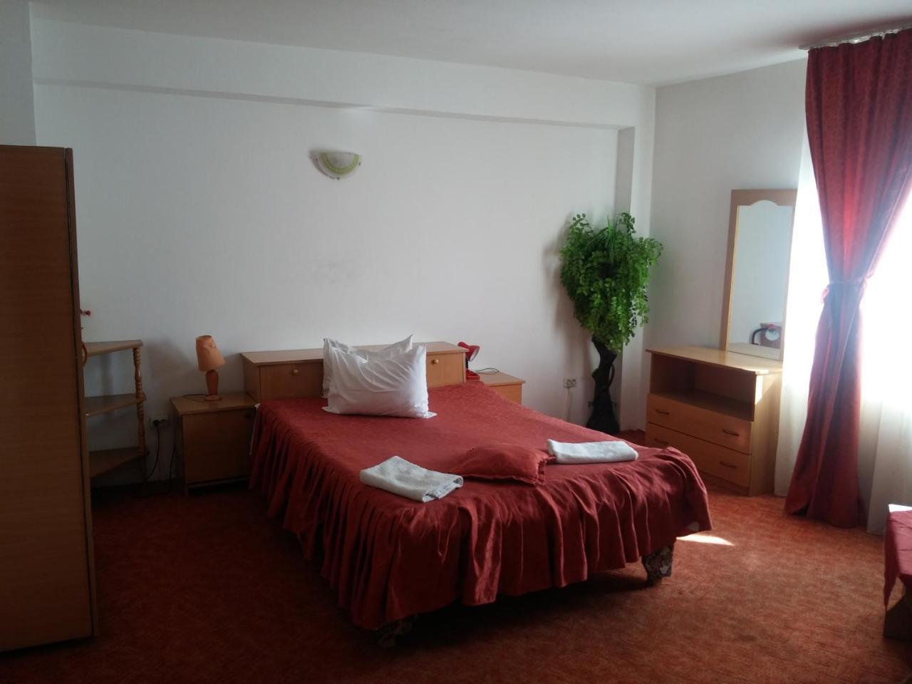 Riviera Valceana Bed & Breakfast Râmnicu Vâlcea Dış mekan fotoğraf